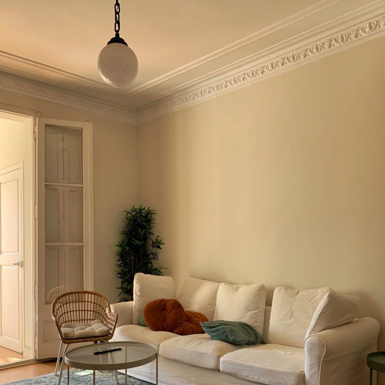 techo decorado con escayola molduras pared